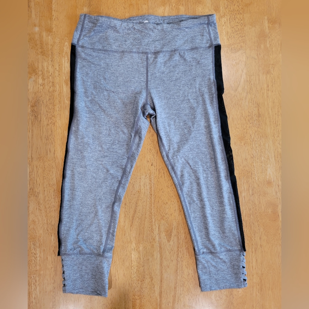 EUC Yogalicious gray and black mesh leggings
